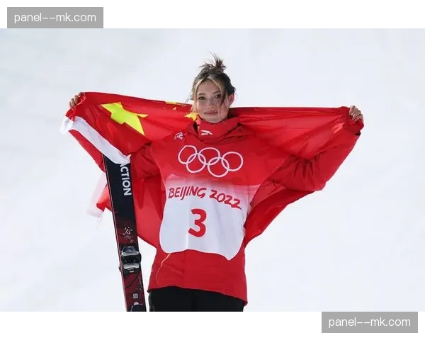 谷爱凌冬奥会眼神杀引爆外网，赛场表现气场全开