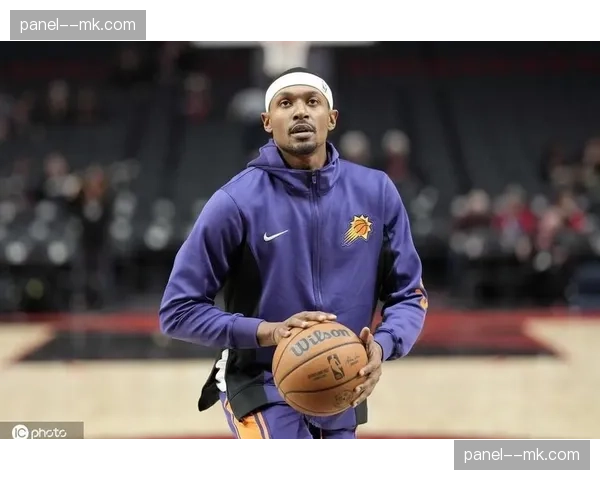 太阳队官方宣布，布拉德利·比尔因腿筋拉伤将至少缺席两周