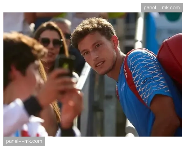 财务简报：巴塞罗那足球俱乐部公布上季度财报，营收增长但债务压力仍存